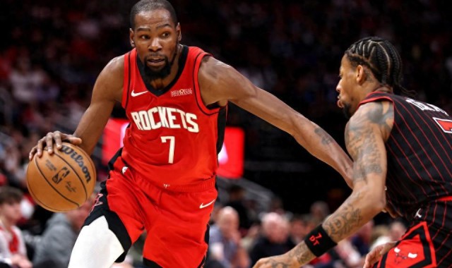 半岛体育官网登录-火箭终结3连败重返前六！杜兰特28+10秀暴扣 小贾18+7送关键三分