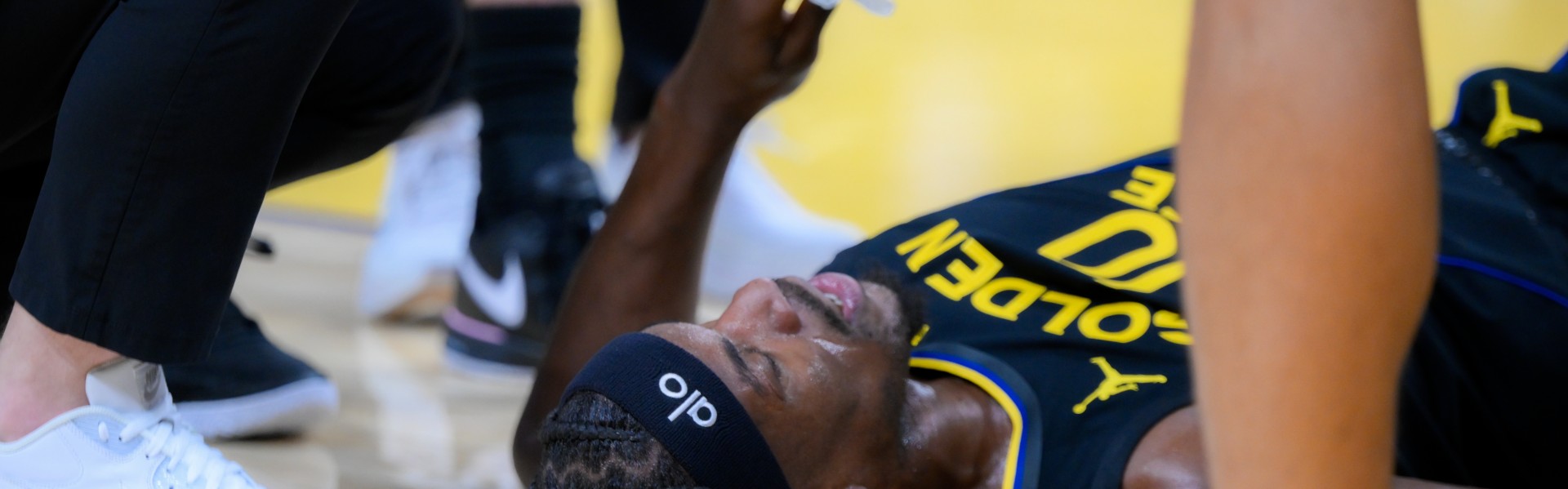 TA：勇士已经明确告诉巴特勒 他们会在未来一年里全力支持他康复