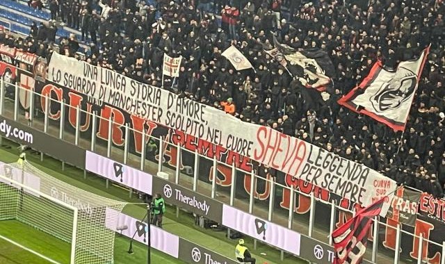 半岛体育官网入口-圣西罗拥抱传奇舍瓦回家，莱昂踩着风火轮致敬前辈