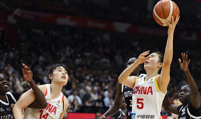 体育平台-泪目！中国女篮30岁王牌轰17+5+4，央视名嘴大赞：节奏大师